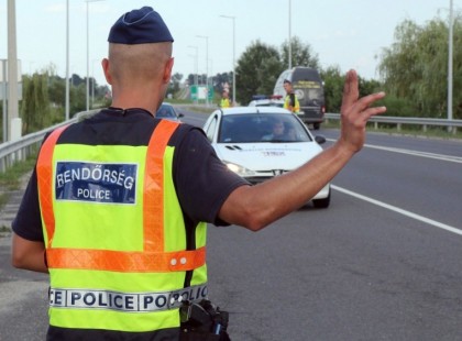 AUTÓSOK FIGYELEM!!! ÚJ TÖRVÉNY Magyarországon!!!!Ha ezt a szabálysértést követed el AZONNAL ŐRIZETBE VESZNEK ÉS VISZNEK A FOGDÁBA!!!