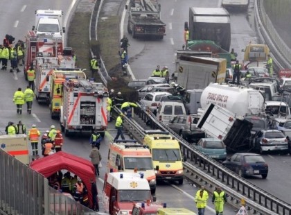 Az M7-ES AUTÓPÁLYÁN 27-es BALESET VAN. NEM FOGJÁK ELTALÁLNI, HOGY MI OKOZTA EZT A NAGY KARAMBOLT ! Pár órával ezelőtt a M7-es autópályán jöttünk haza Balatonról Budapestre