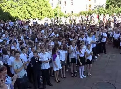 Futótűzként terjed egy szombathelyi évzáró videója a neten – VIDEÓ