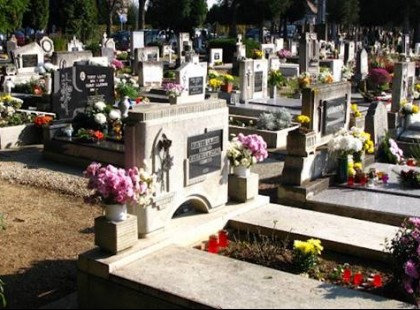 Helyettünk döntöttek – A jövőben nem rendelkezhetünk elhunyt családtagjainkról, nem számít mi volt a végakarata! Ezeket fogja megtiltani az egyház: