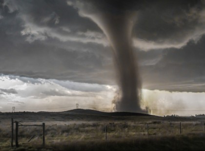 Hatalmas vihar tart felénk ,óriási tornádó pusztított Szlovákiában:Három halott és több száz sérült, szétkapta a házakat, mindent feldöntött lassan eléri Magyarországot