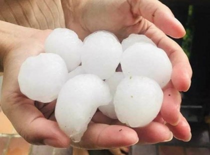 Rendkívüli figyelem!Órákon belül hatalmas erejű vihar csap le az országra! Hatalmas jégeső  100 km/h-s szélrohammal közeledik! Erős villámtevékenység JÖN!! Ezekre a megyékre már kiadták a riasztást :