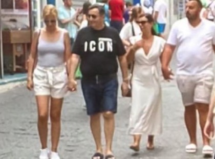 Ma Olaszországban nyaraltunk, ahol megláttuk Mészáros Lőrincet.. csak a pólója 70 ezer forint..