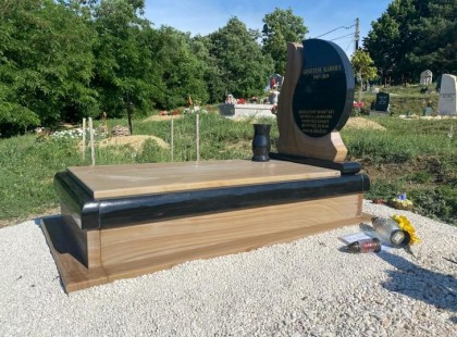 Ma Gesztesi Károly sírjánál voltunk.. elkapott a sírás, amikor megláttuk