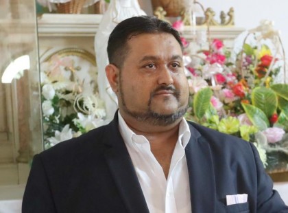 Ma Grofó sírjánál jártunk.. a szemünk könnybe lábadt amikor megláttuk a sírját