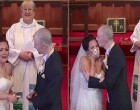 A menyasszony azt hiszi vége az esküvőnek de a vőlegény hátra mutat mert be kell vallania valamit…Nem tudta visszatartani könnyeit, mikor meghallotta őket!