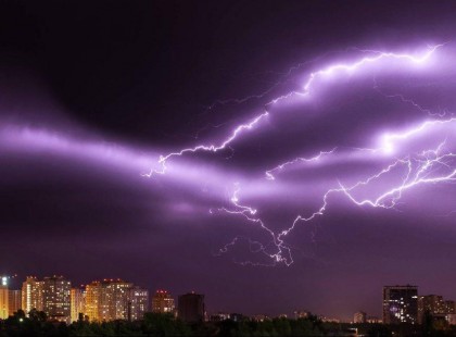 KIADTÁK A RIASZTÁST !JÖN A GIGAGVIHAR! Néhány órán belül rettenetes erejű vihar csap le a fél ORSZÁGRA! 70 km/órás KÁROKOZÓ SZÉL, EXTRÉM MENNYISÉGŰ ESŐ, HEVES ZIVATAR ÉS veszélyes villámtevékenység TART FELÉNK! EZEKRE a megyékre már kiadták a riasztást! >>>