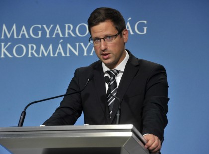 MOST jött a hír! HIVATALOS! ITT már KÖTELEZŐVÉ tették a dolgozók OLTÁSÁT, HA TETSZIK,HA NEM!! - Akinek nem tetszik azt kirúgják!