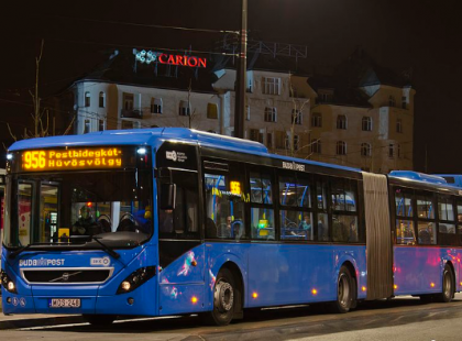 Tegnap késő este utaztam hazafele a munkából - Azt hittem már nagy meglepetés nem érhet, amikor hirtelen Ez történt....