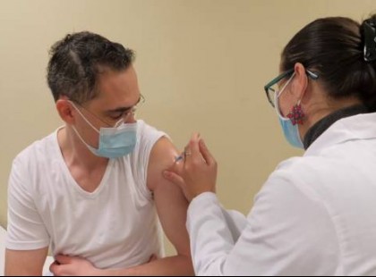 Komoly büntetésre számíthatnak azok akik nem oltatják be magukat – Feltéve, ha bevezetik azt amit néhány orvos szeretne