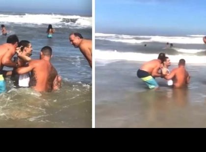 Két fürdőző segít egy fogyatékkal élő fiúnak és apjának úszni a tengerben: egy álom vált valóra