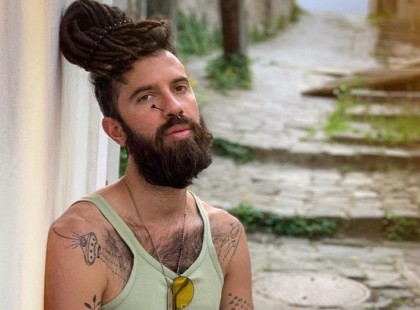 Varga Viktor barátnőjével került az utcára.