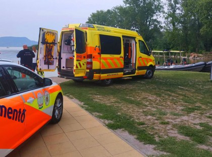 Megfulladt egy 15 éves gyerek Balatonfenyvesen...a testét szonárral keresték