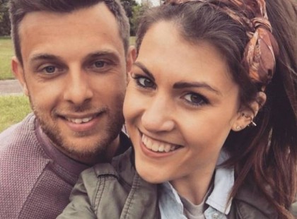 Az anyukának furcsa érzése támadt a jövendőbeli vejével kapcsolatban, majd egy régi fotót előbányászva mindenkinek leesett az álla!