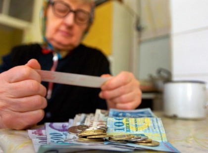 Nyugdíjasok figyelem!1 perce jött a hír : OLYAN PÉNZT kapnak a magyar nyugdíjasok, KIVÉTEL NÉLKÜL, amiről álmodni sem mertek!!!! EZ HIHETETLEN, hogy meglépte a magyar kormány!!! (1. oldal)