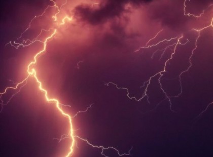 Figyelem!15 megyére adtak ki riasztást!Durva lesz a szerda: 2cm -es jégeső és 80 km/h-s vihar csap le az országra – Mutatjuk, hol vigyázzon