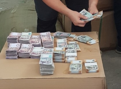 Betette a bankba a 10 millió forintját, most ki akarta venni, a bank ENNYI pénzt vont le a SAJÁT pénzének a felvételéért