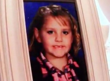 3 mázsás traktorkerék alá szorult a kislány. Mikor a kómából magához tért, vérfagyasztó dolgot mondott