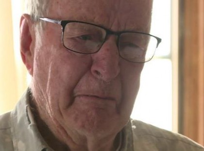 89 évesen pizzafutárnak áll, mert már a gyógyszereit is alig tudja megvenni: úgy gondolja borravalót kap, ám amikor feltépi a borítékot, könnyek gördülnek le az arcán