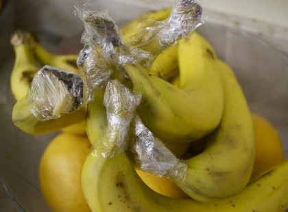 Anyósom folpackba csavarta a banán szárát. Hazaérve rögtön én is kipróbáltam!