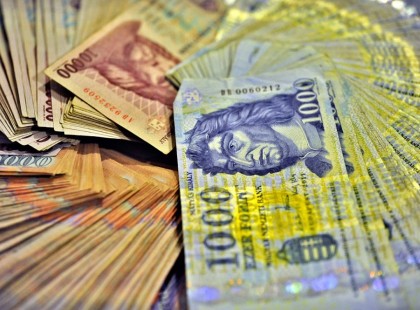 TÖBB MINT HÚSZEZER NYUGDÍJASNAK JÁR HAVI 32 EZER FORINT SZEPTEMBERTŐL - ÍGY KELL IGÉNYELNI! Több, mint húszezer nyugdíjas örülhet szeptembertől a plusz pénznek, de nem utalják automatikusan előbb igényelni kell! ITT IGÉNYELHETI , EZEKKEL A PAPÍROKKAL.