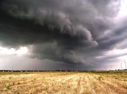 Órákon belül szörnyű vihar csap le az ország egyik felében!9 megyére adtak ki riasztást!Durva lesz a péntek: 2cm -es jégeső és 80km/h-s vihar csap le az országra – Mutatjuk, hol vigyázzon