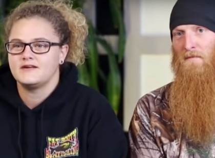 A pár a lakodalmuk előtt fullos átalakításnak veti alá magát. Az eredmény: a násznép több tagja először azt hiszi, tévedésből mások esküvőjére tévedt