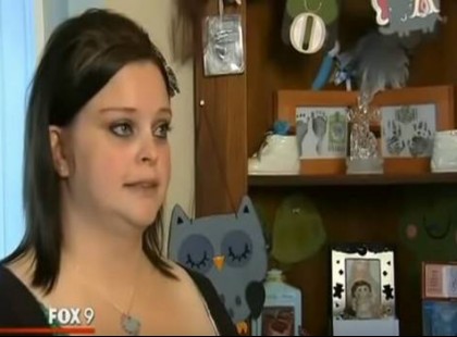 Az édesanya eladta halva született babája kiságyát. A vevő egy hét múlva visszatért, és arra kérte, hogy nézzen bele a csomagtartóba