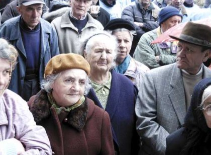 Verekednek a nyugdíjasokért a munkaerő piacon. Így lehet megduplázni a nyugdíjakat