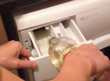 Soha többé nem lesz se büdös, se dohos! Ez a szimpla kis szer üde fehérré és átható illatúvá varázsolja a ruhákat: