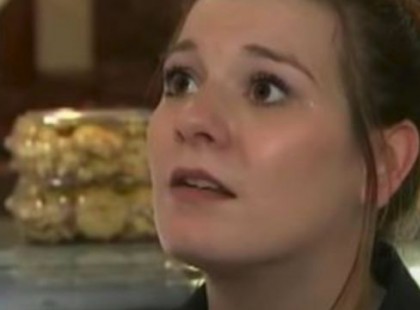 Ez a férfi látja, hogy a pincérnő várandósan dolgozik: a számlára írt egy üzenetet, amitől a hölgy sírva fakadt