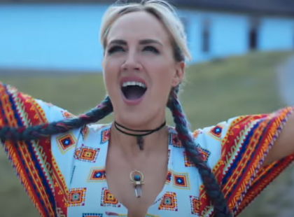 Megérkezett Tóth Gabi legszebb dala!