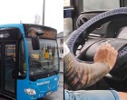 Egy hajléktalan férfi sétált el a busz mellett, mikor a tetovált sofőr kinyitotta az ajtót és kiszólt neki... az egész busz hallgatott a döbbenettől