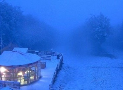 Most érkezett! Leesett az első hó Magyarországon – videó