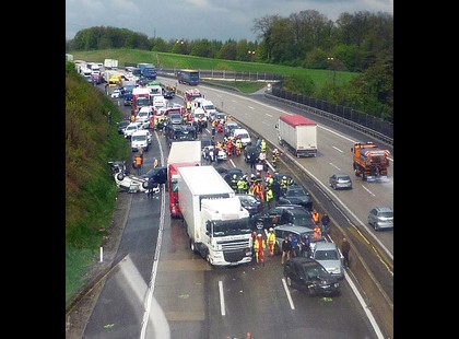 Az M7-ES AUTÓPÁLYÁN 5-ÖS BALESET VAN. NEM FOGJÁK ELTALÁLNI, HOGY MI OKOZTA EZT A NAGY KARAMBOLT ! Pár órával ezelőtt a M7-es autópályán jöttünk haza Balatonról Budapestre