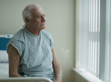 A beteg férfi azt hitte, hogy vizsgálatra viszik. Zokogni kezdett, amikor rájött a valóságra