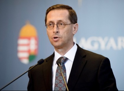 FÁJDALOMDÍJ JÖN a bankszámlákra az ÁLLAMTÓL több százezer magyarnak! Könnyen lehet, hogy ÖN is besöpörheti az egyösszegű 350 ezer forintos FÁJDALOMDÍJAT! ITT a lista – ők azok, akik már október 20-án jelezhetik, hogy jogosultak a pénzre :