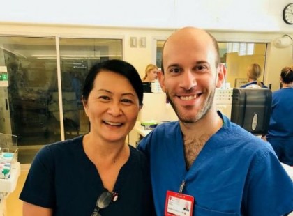 A nővérke gyanúsnak találja az új orvost: mikor felteszi neki sorsdöntő kérdését, síri csend lesz a teremben