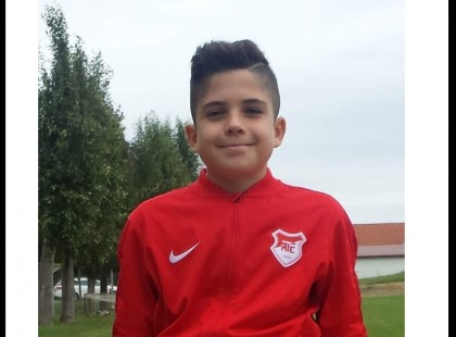 A kis Nikolasz a családja körében elaludt, és a mennyországba költözött... Megszakad a szív.. Meghalt Nikolasz a hősiesen küzdő mohácsi kisfiú..Erre nincsenek szavak..