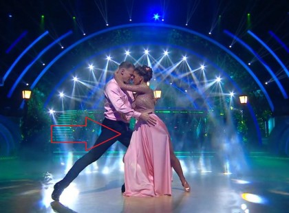 Kamarás Iván lábaközt kikandikált ... miközben táncolt és a kamera vette!Hatalmas baki történt - videó