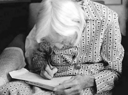 Egy idős asszony levele, az idősek otthonából. 82 éves vagyok, van 4 gyermekem, 11 unokám, 2 dédunokám és egy 12 négyzetméteres szobám.