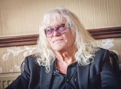 Mélyaltatásban tartják, az életéért küzd Kóbor János - friss hírek érkeztek róla