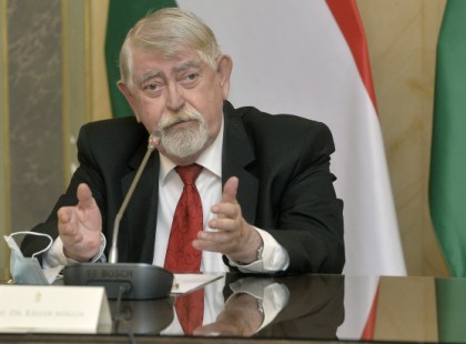 Erről eddig nem volt szó...Tragédia az egészségügyben...Most jelentette be Kásler a drámai hírt....Ez sok millió magyart fog érinteni ÉS MÁTÓL ÉLETBE LÉPETT!!! >>>>