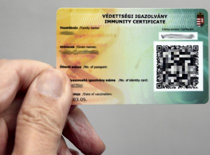 Egyre többen buknak le! Újabb hamis védettségi igazolvánnyal kórházba került betegekre bukkantak – Lehet, hogy nem is itthon hamisítják a kártyákat?