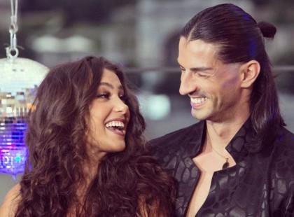 Most már hivatalosan is felvállalták! Tóth Andi és Andrei Mangra kéz a kézben jött elő a divatbemutatón!-videó . Nézd meg amíg le nem törlik !