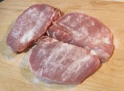 Szódabikarbónát hintett a húsra a sütés előtt: mióta megmutatta, csak így csinálom!