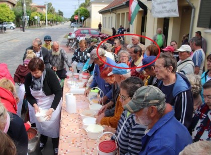 Nagyon durva, ami velem történt ezen az ingyenes ételosztáson Budapesten! Kérlek titeket, segítsetek! Aki tudja, adja tovább és okuljon!!