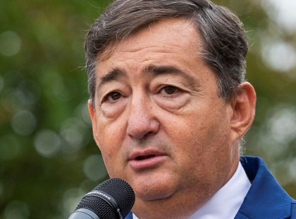 Már megint mit művelt Mészáros Lőrinc?! EZT nézzék mit tett 10 ezer! emberrel