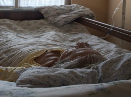 A 83 éves anyukám rosszul lett és kórházba került.. Amikor a nővér a zsebébe nyúlt EZT találta nála és nagy zokogásban tőrt ki.. Később már együtt sírtunk.. Megrendítő történet Magyarországról, EBBŐL a kórházból: