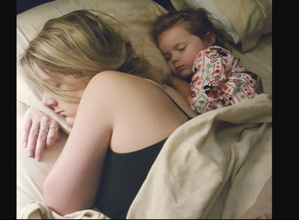 Felébredtem, és ezt a képet találtam a telefonomon. A férjem készítette, miközben aludtam! Ekkor láttam meg a nagy IGAZSÁGOT, amit üzenek mindenkinek!